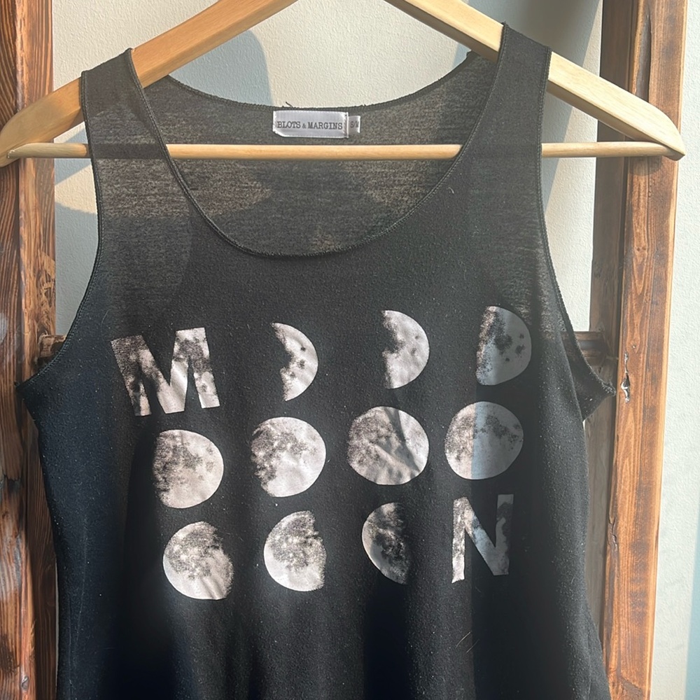 Moon ๐ top - Picture 2 of 4